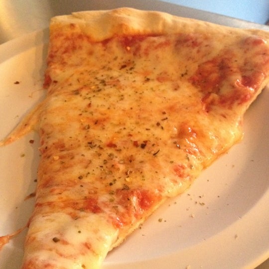 Снимок сделан в Renaldi&#39;s Pizza пользователем Jeff W. 9/8/2012