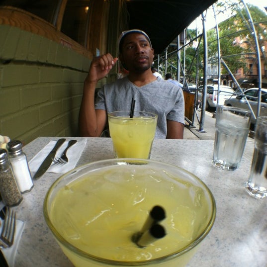 8/25/2012 tarihinde Malcolm J.ziyaretçi tarafından 7A Cafe'de çekilen fotoğraf