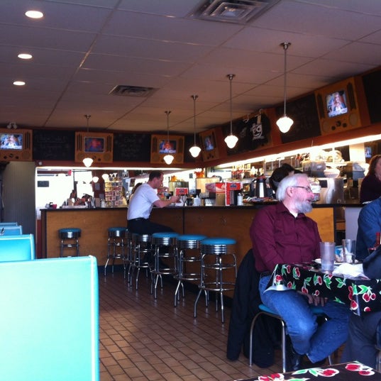 Photo taken at Beacon And Eggs by Tastebud Guides on 2/5/2012