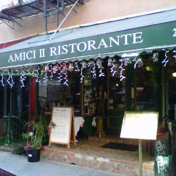 4/12/2012 tarihinde Mr M.ziyaretçi tarafından Amici II Ristorante'de çekilen fotoğraf