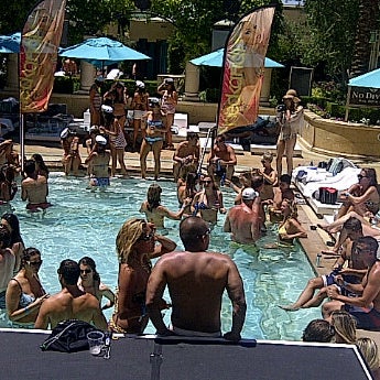Photo taken at Azure Luxury Pool (Palazzo) by Edgar A. on 7/1/2012