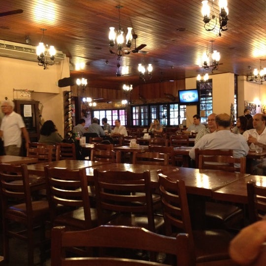 Foto diambil di Restaurante À Mineira oleh Mariana Braga P. pada 6/28/2012