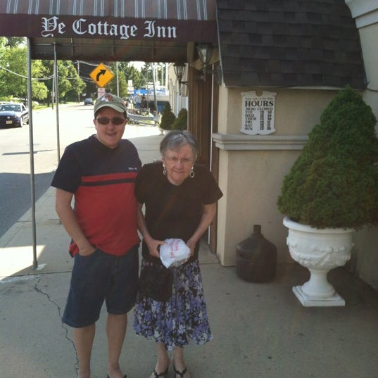Ye Cottage Inn Now Closed 149 W Front St