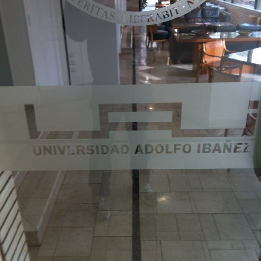 Universidad Adolfo Ibáñez University