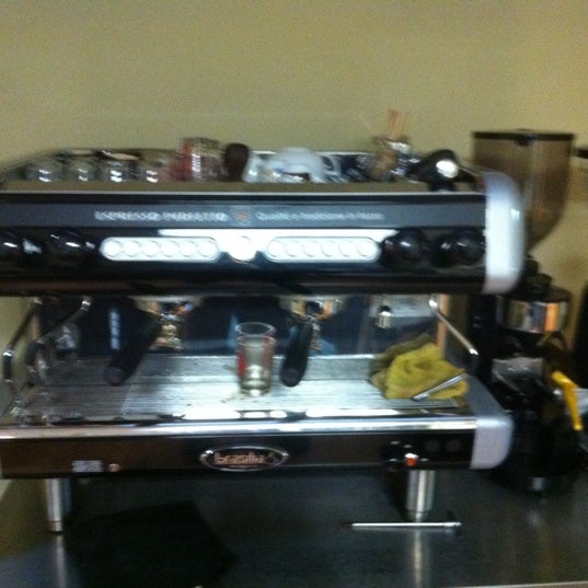 3/6/2012 tarihinde Steve H.ziyaretçi tarafından One Village Coffee World HQ'de çekilen fotoğraf