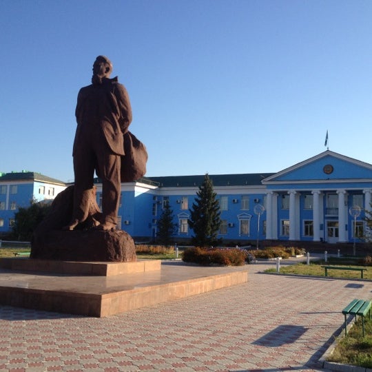 Курчатов площадь