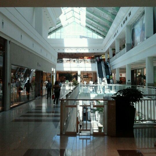 Photo taken at Salvador Norte Shopping by Fred V. on 4/3/2012