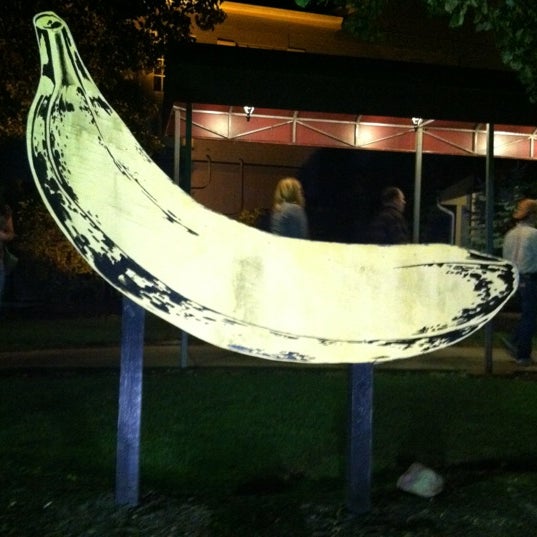 Снимок сделан в Go Bananas пользователем Frankie W. 5/20/2012
