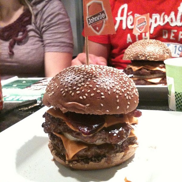 6/24/2012 tarihinde Caio B.ziyaretçi tarafından Johnnie Special Burger'de çekilen fotoğraf