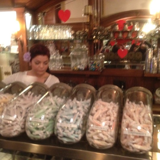 Foto diambil di Diana&#39;s Sweet Shoppe oleh Sharon M. pada 2/10/2012