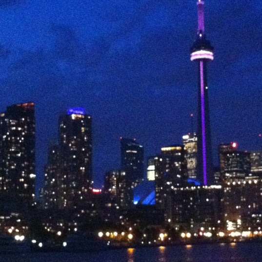 6/19/2012 tarihinde Zeeshan H.ziyaretçi tarafından Billy Bishop Toronto City Airport Ferry'de çekilen fotoğraf