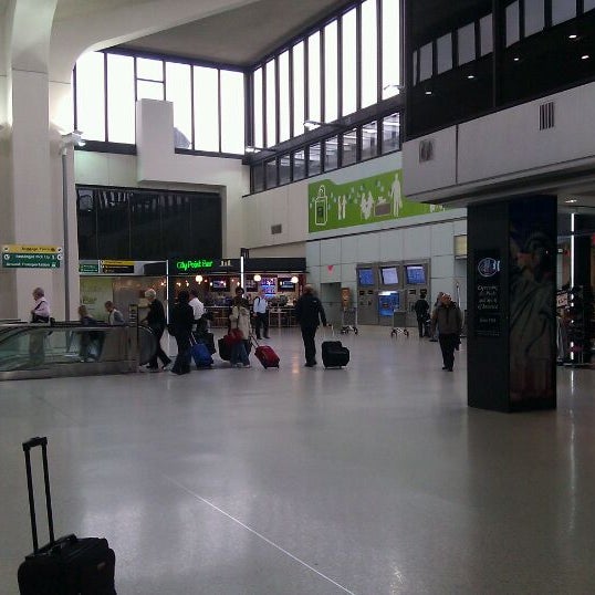 Terminal B Newark에서 공항 터미널일