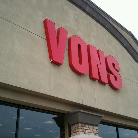 VONS Grocery Store in Oakhurst