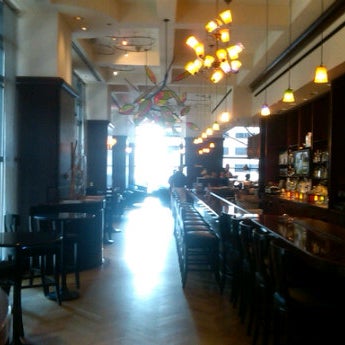 Foto tomada en 676 Restaurant &amp; Bar  por Mark J. C. el 8/23/2012