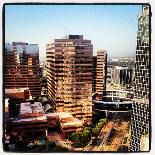 Снимок сделан в Houston Marriott Medical Center/Museum District пользователем Mike D. 8/18/2012