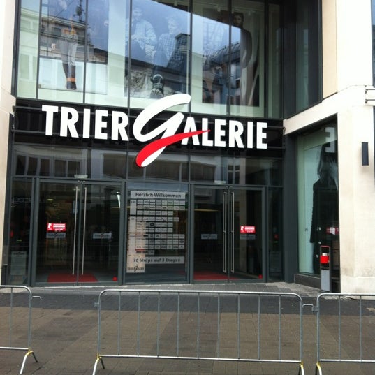 รูปภาพถ่ายที่ Trier Galerie โดย Mathias เมื่อ 8/26/2012