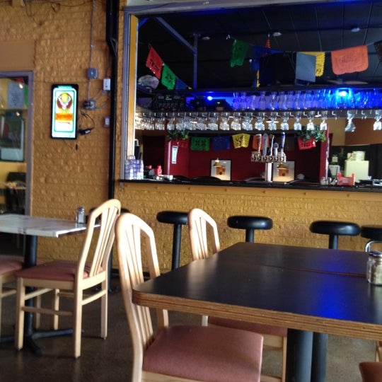 รูปภาพถ่ายที่ Zocalo Restaurant &amp; Bar โดย Steven P. เมื่อ 4/23/2012