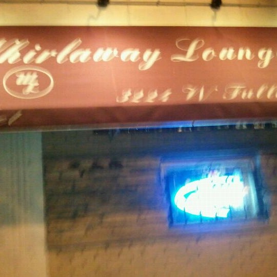 Foto tirada no(a) Whirlaway Lounge por Sean Y. em 10/5/2011