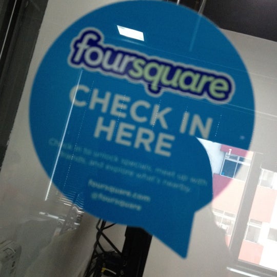 Já tirou sua foto do selo oficial do Foursquare na sala de reunião? :-)