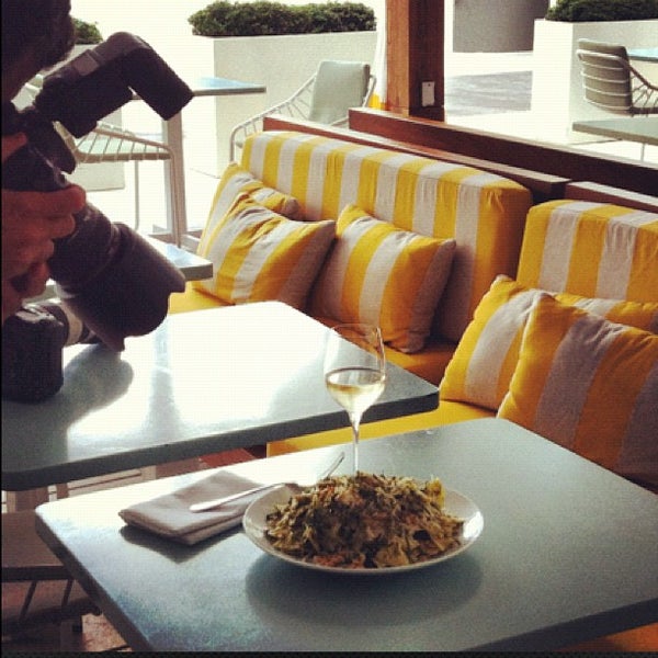 6/4/2012 tarihinde Menin H.ziyaretçi tarafından Vesper American Brasserie'de çekilen fotoğraf