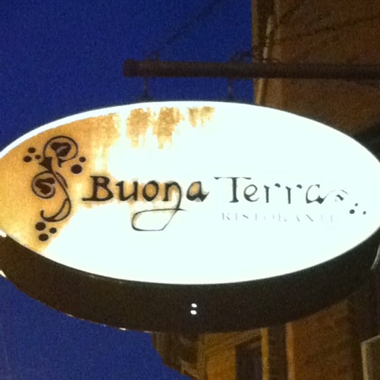รูปภาพถ่ายที่ Buona Terra โดย Daniel ⚜. เมื่อ 9/3/2011