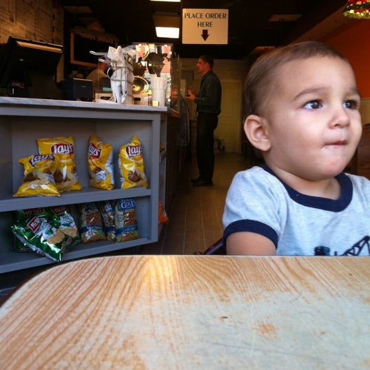 8/28/2012 tarihinde Corinne C.ziyaretçi tarafından Chatham Sandwich Shop'de çekilen fotoğraf