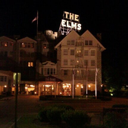 Снимок сделан в The Elms Hotel &amp; Spa пользователем Zoe M. 8/25/2011