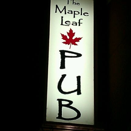 รูปภาพถ่ายที่ The Maple Leaf Pub โดย Tierney F. เมื่อ 9/6/2011