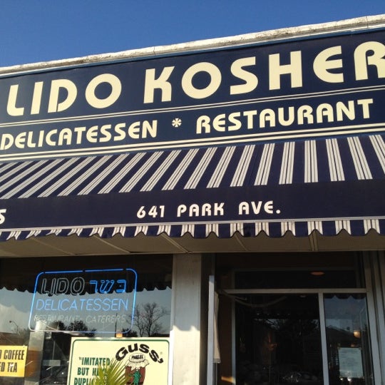 Photo taken at Lido Kosher Deli by Nnyycc1 on 10/22/2011