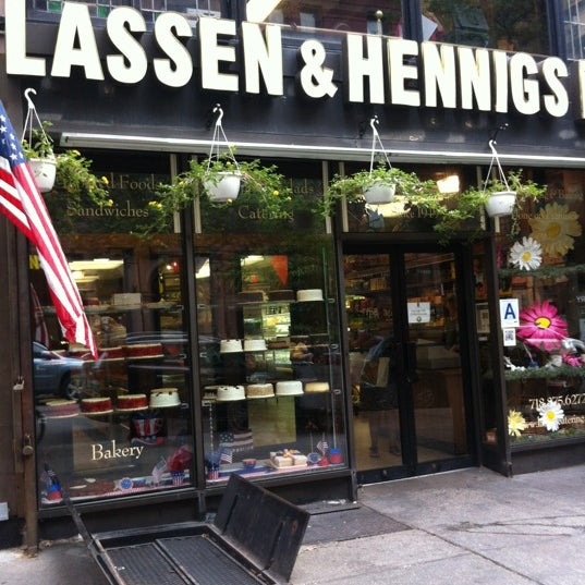 Foto tirada no(a) Lassen &amp; Hennigs por Matthew C. em 7/13/2012
