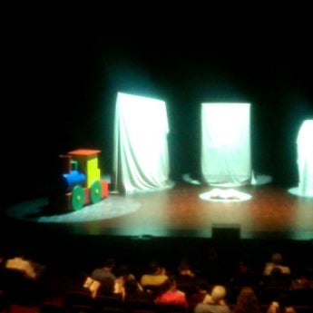 Foto diambil di Potted Potter at The Little Shubert Theatre oleh Micky S. pada 5/20/2012