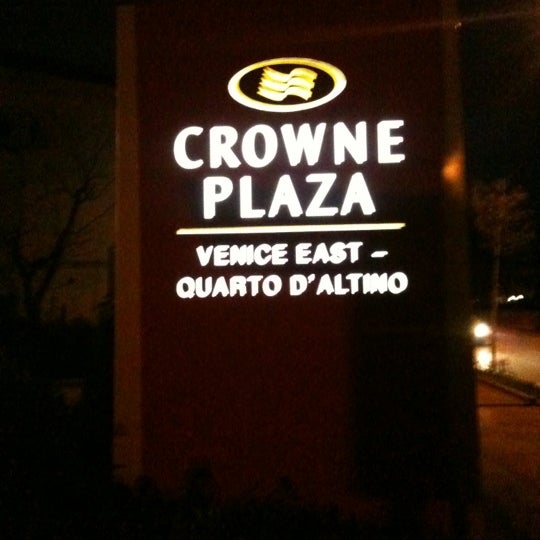Photo taken at Crowne Plaza Venice East - Quarto D&#39;Altino by Jeff .. on 3/31/2012