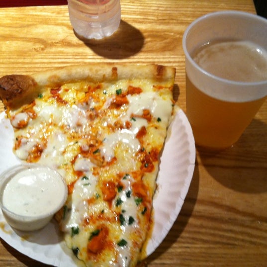 Das Foto wurde bei Panino&#39;s Pizza &amp; Grill von Logan W. am 4/19/2012 aufgenommen