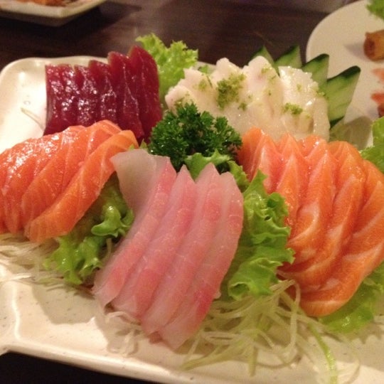รูปภาพถ่ายที่ Restaurante Sushi Tori | 鳥 โดย Milena S. เมื่อ 7/1/2012
