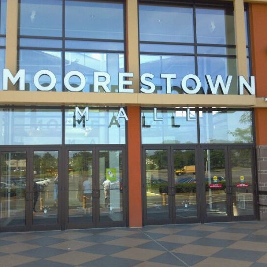 Das Foto wurde bei Moorestown Mall von Glynn S. am 7/2/2011 aufgenommen