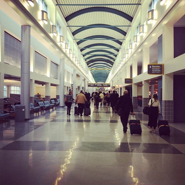 Foto scattata a Louis Armstrong New Orleans International Airport (MSY) da Josh F. il 1/24/2012