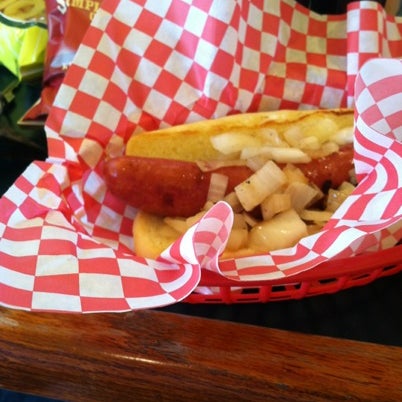 Foto tirada no(a) The Stand Hot Dogs &amp; Sausages por Dana C. em 8/8/2012