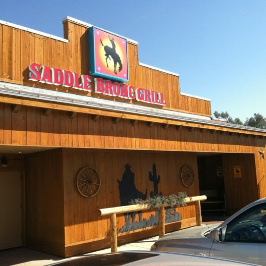 รูปภาพถ่ายที่ Saddle Bronc Grill โดย Jay S. เมื่อ 2/18/2012