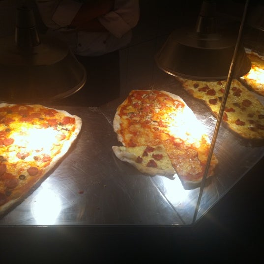 Photo prise au Pizza par Marjorye M. le9/1/2012