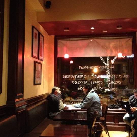 1/22/2012 tarihinde Thomas M.ziyaretçi tarafından Cafe Epi'de çekilen fotoğraf
