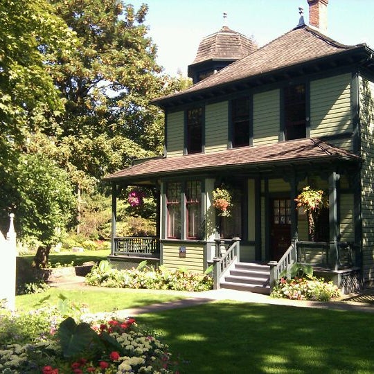 Photo taken at Roedde House Museum by Benjamin W. on 9/7/2011