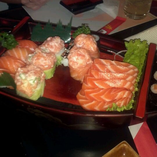 Foto tomada en Sushi Garden  por Sandra M. el 1/18/2012