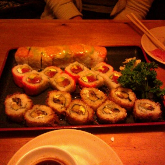 Foto scattata a Fuji Sushi da Ben B. il 2/4/2012