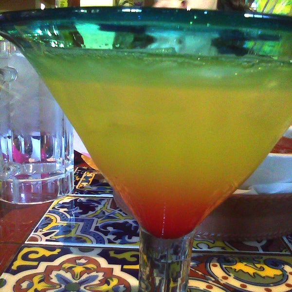 Photo taken at Chili&#39;s Grill &amp; Bar by Rachelle A. on 5/30/2011