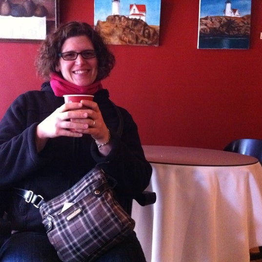 2/12/2012 tarihinde Victor R.ziyaretçi tarafından The Happy Cappuccino Coffee House'de çekilen fotoğraf