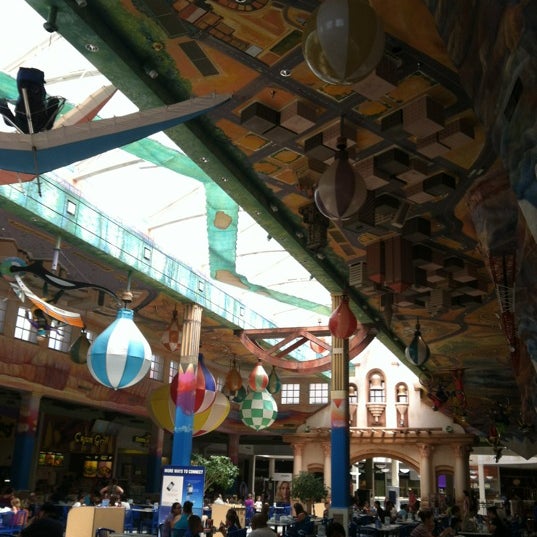 Das Foto wurde bei Cottonwood Mall von Lisa H. am 7/26/2012 aufgenommen