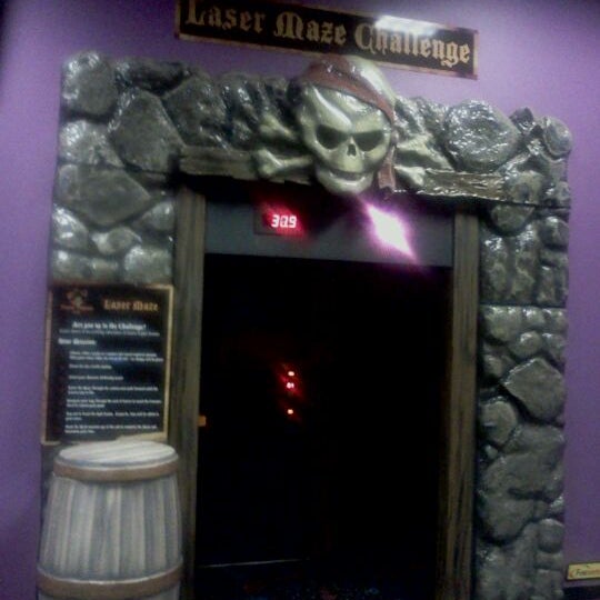 Foto scattata a Laser Voyage Cafe da Gemarl P. il 1/30/2012