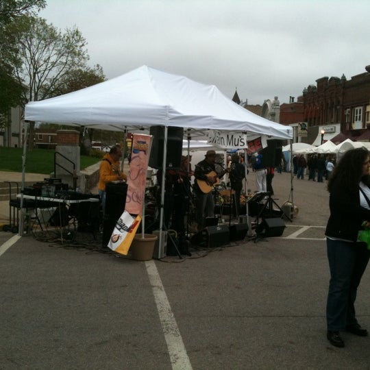 Baraboo Fair On The Square (Now Closed) Arts and Entertainment