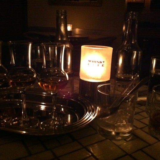 Das Foto wurde bei Whisky Café von Simone S. am 12/5/2011 aufgenommen