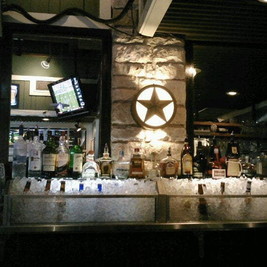 รูปภาพถ่ายที่ Chili&#39;s Grill &amp; Bar โดย Wendy B. เมื่อ 6/23/2012